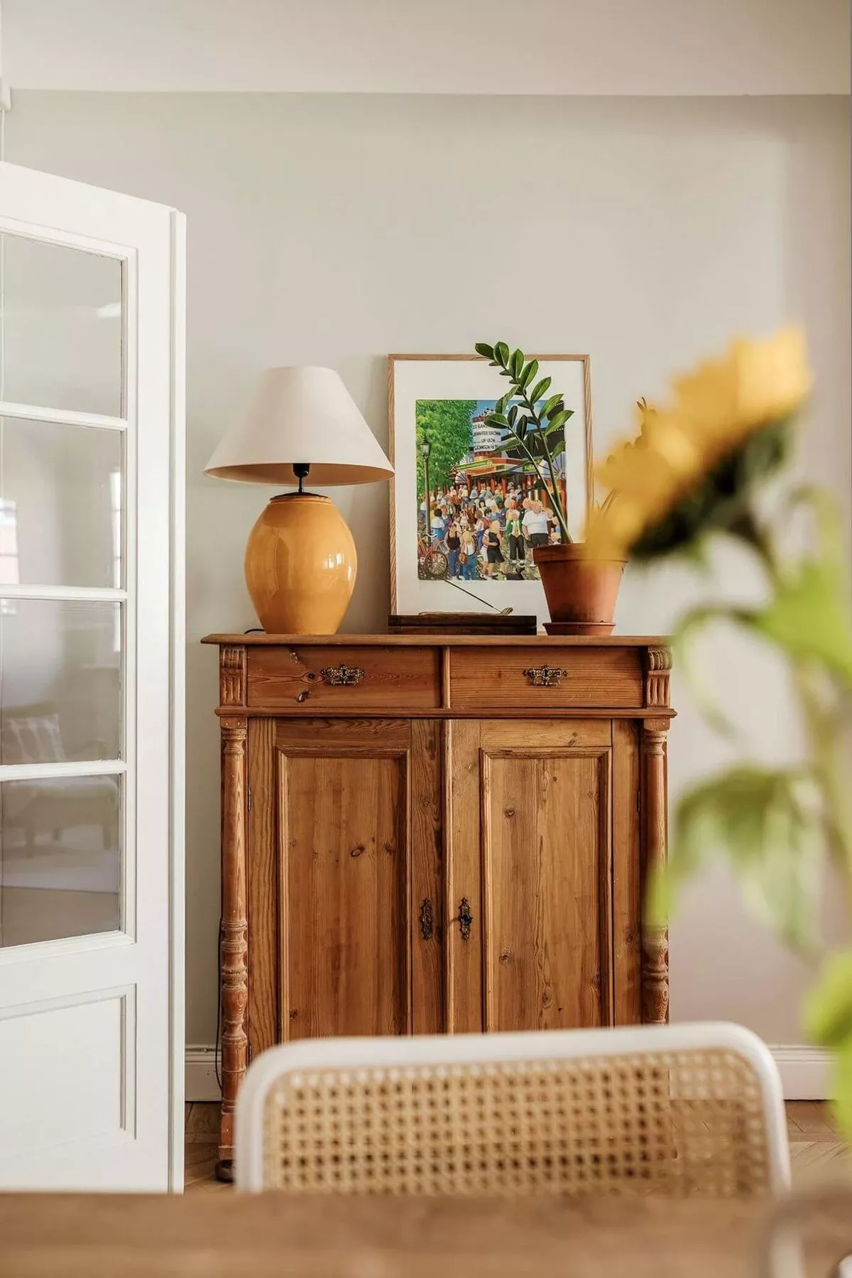 D&eacute;coration int&eacute;rieure moderne avec meubles anciens r&eacute;employ&eacute;s